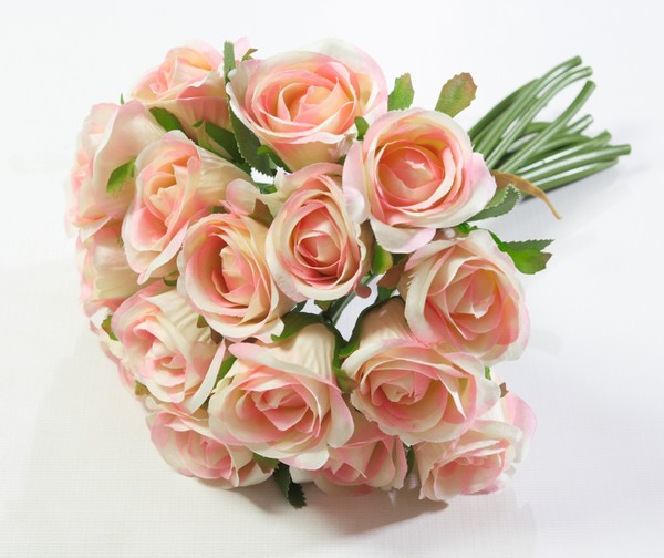 Букет роз "Хелена" 18 цветков, 27см, пластик, светло-персиковый